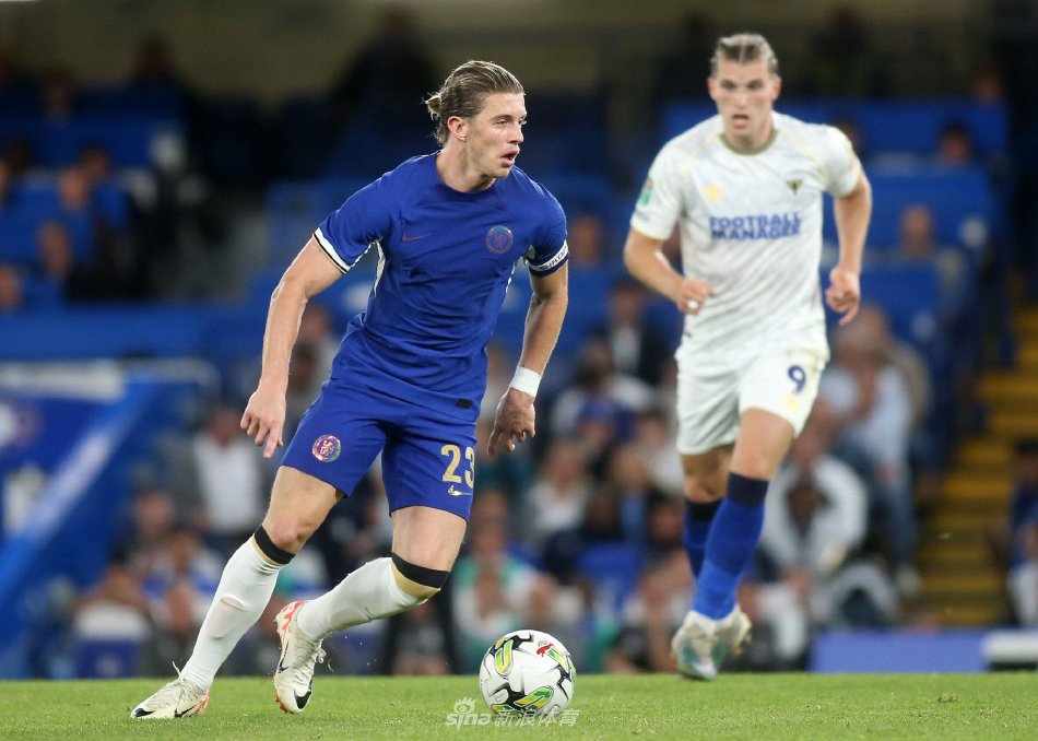 激烈拼抢 激烈拼抢